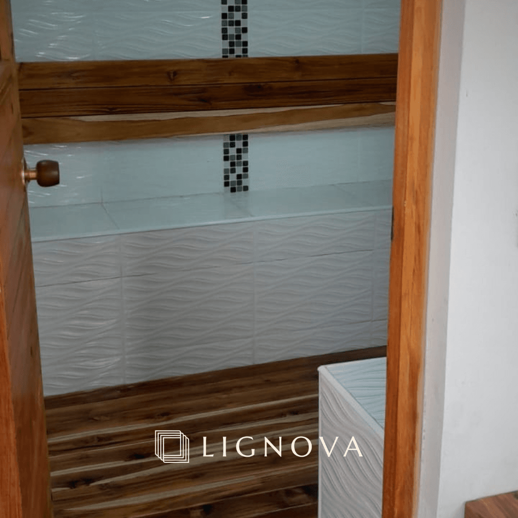 Diseño de baño turco enchapado y con madera de teca