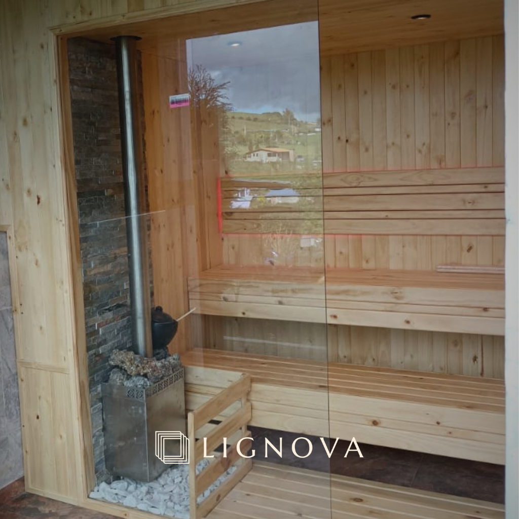 Instalación de sauna tradicional a gas en madera de pino seleccionada.